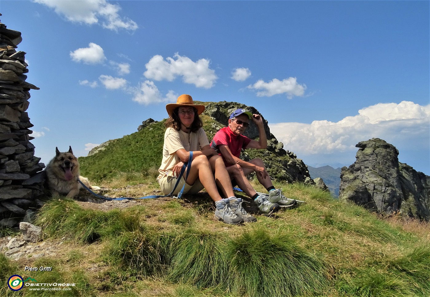 60 All'omino-omone (2350 m circa) di rappresentanza di vetta del Ponteranica centrale (2372 m).JPG